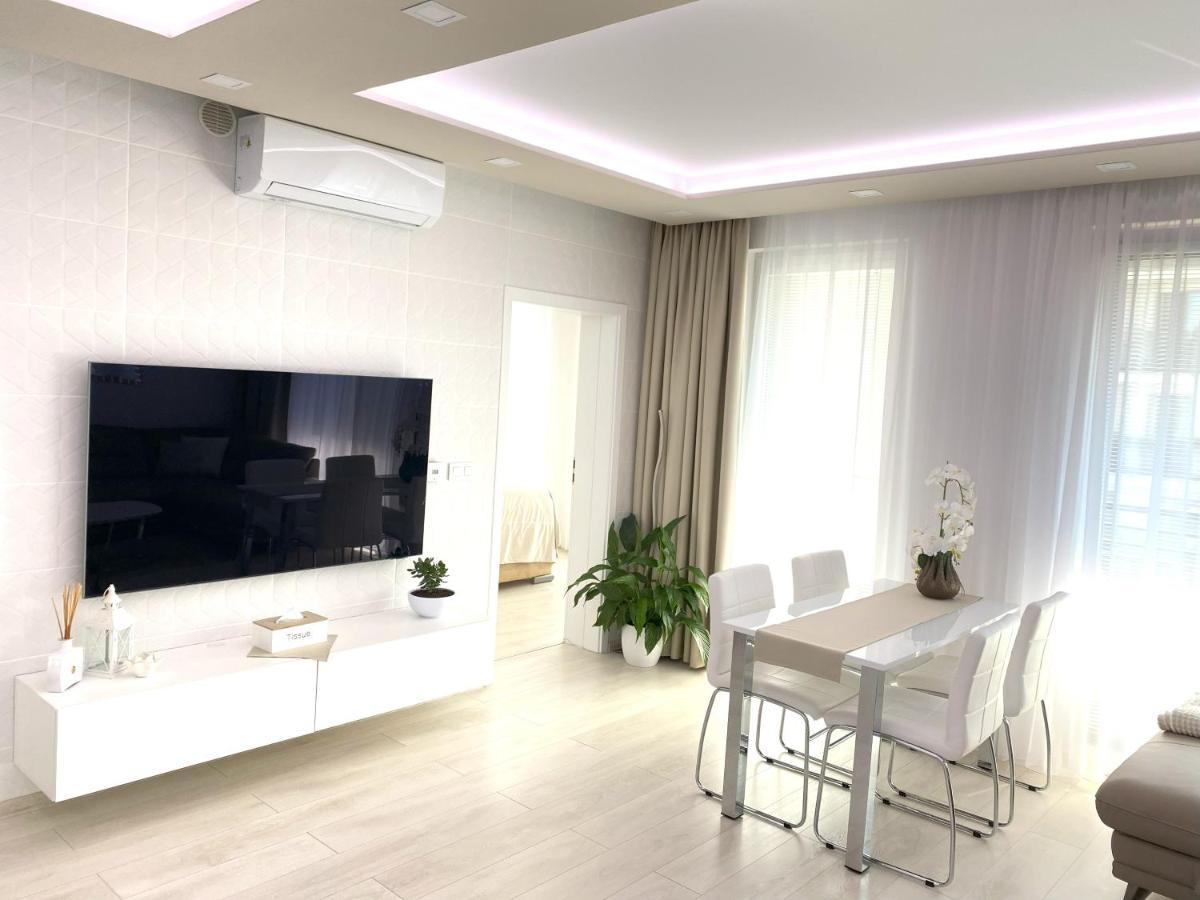 Die Eleganz - Apartment Near The City Center With Free Parking Братислава Екстериор снимка