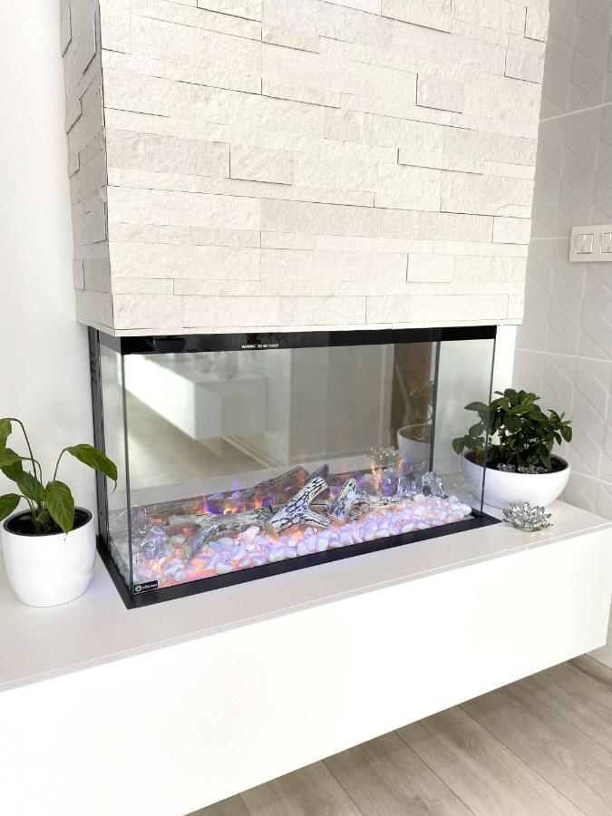 Die Eleganz - Apartment Near The City Center With Free Parking Братислава Екстериор снимка