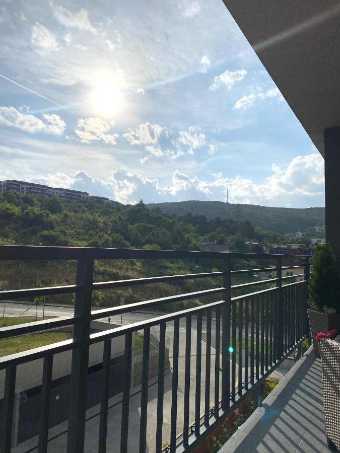 Die Eleganz - Apartment Near The City Center With Free Parking Братислава Екстериор снимка