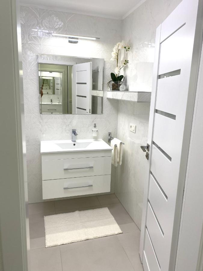 Die Eleganz - Apartment Near The City Center With Free Parking Братислава Екстериор снимка